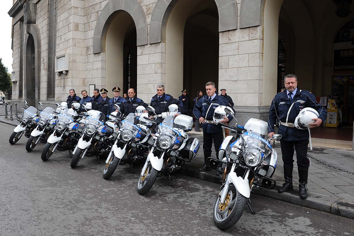   Reparto motociclisti di polizia Municipale: presentazione di 8 nuove moto. Salerno, 14 dicembre 2009
