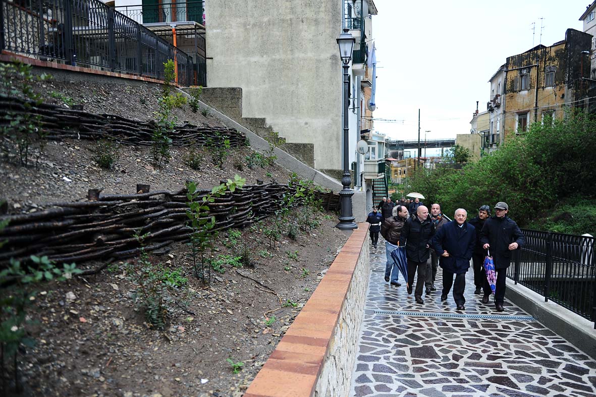   Inaugurazione del nuovo arredo urbano a Canalone con il Sindaco De Luca. 5 marzo 2011
