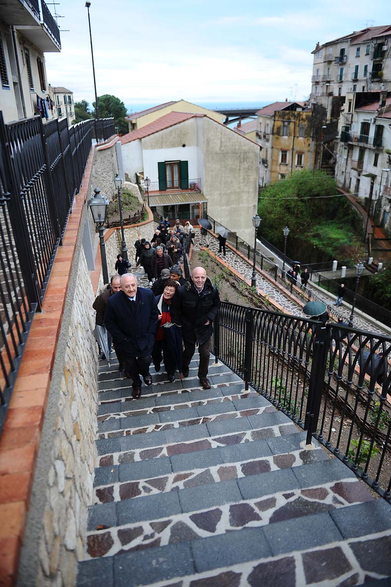   Inaugurazione del nuovo arredo urbano a Canalone con il Sindaco De Luca. 5 marzo 2011
