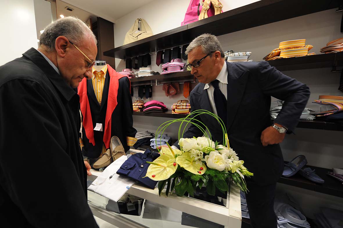   Il Sindaco De Luca all'inaugurazione del nuovo negozio Mucciolo a Salerno

