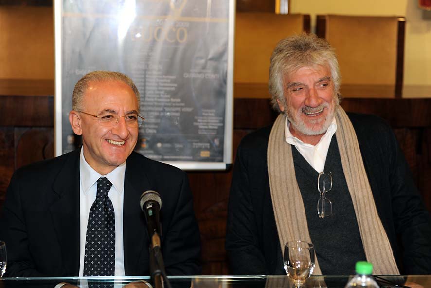   Nabucco al Teatro Verdi per la regia di Gigi Proietti: conferenza stampa di presentazione al Comune di Salerno. 4 dicembre 2009

