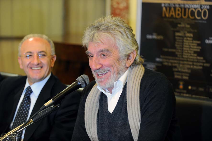   Nabucco al Teatro Verdi per la regia di Gigi Proietti: conferenza stampa di presentazione al Comune di Salerno. 4 dicembre 2009
