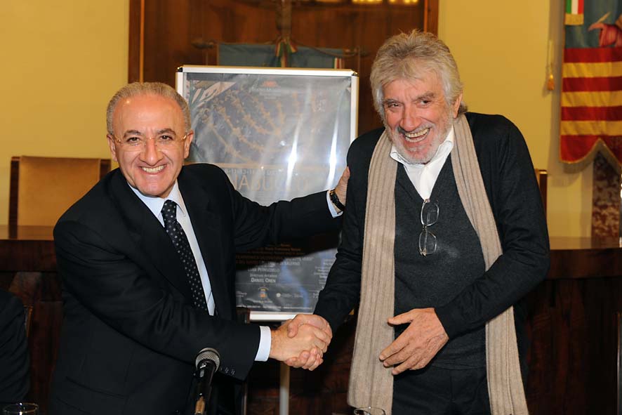  Nabucco al Teatro Verdi per la regia di Gigi Proietti: conferenza stampa di presentazione al Comune di Salerno. 4 dicembre 2009
