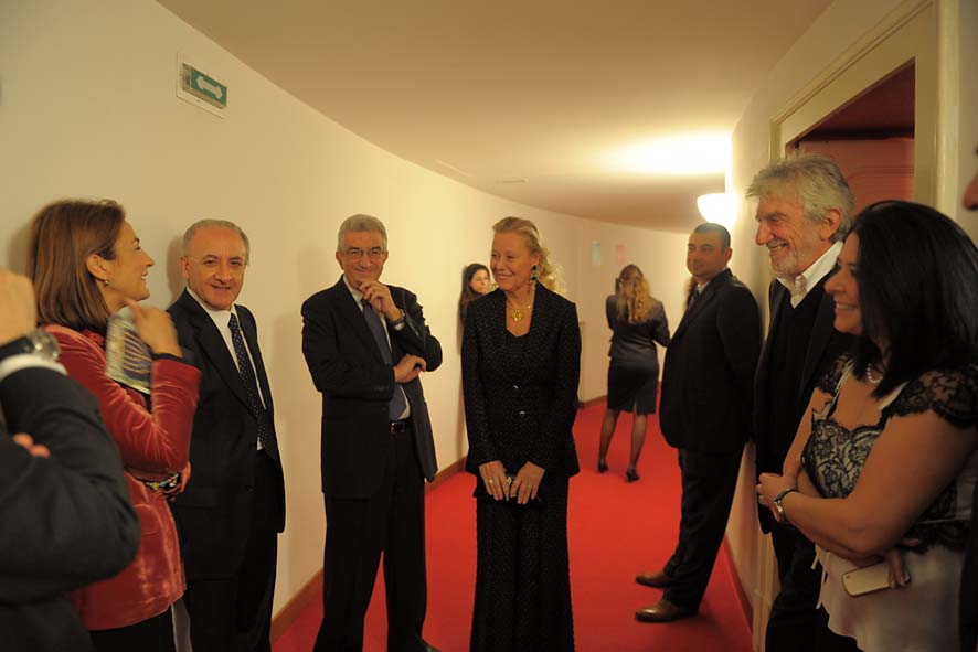   Al Teatro Verdi la seconda rappresentazione di Nabucco, venerdi' 11 dicembre 2009. Tra gli ospiti Luigi Mazzella e Carla Fendi
