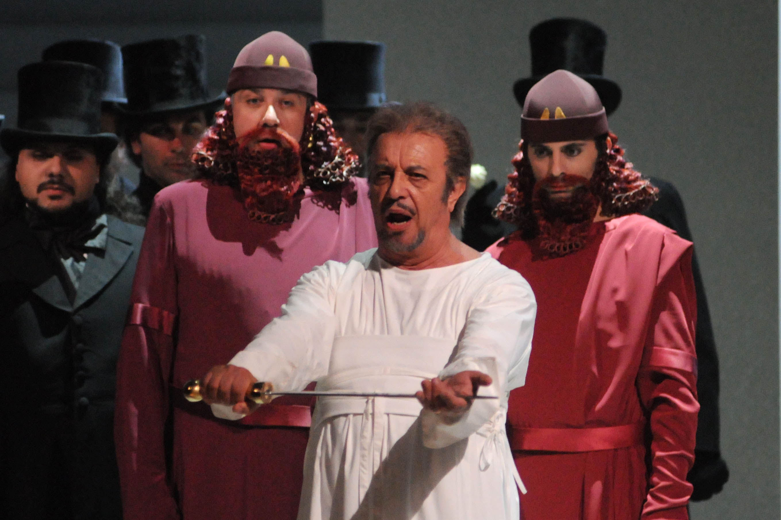   Nabucco per la regia di Gigi Proietti. Teatro municipale Giuseppe Verdi,  8 dicembre 2009
