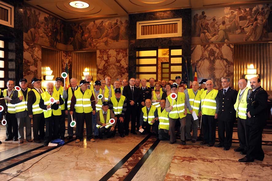   "Nonni in Divisa" per una citta' piu' sicura e a misura di bambino. Cerimonia di investitura, Palazzo di Citta', 22 ottobre 2009
