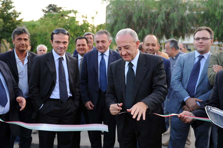  Ostaglio - Fuorni: il Sindaco De Luca inaugura il nuovo arredo urbano e i nuovi parcheggi. 18 settembre 2009
