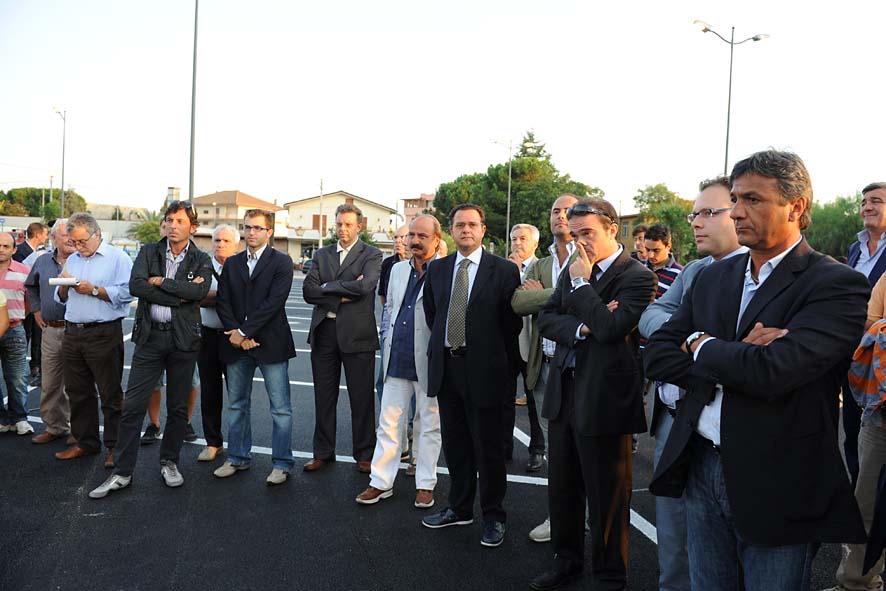   Ostaglio - Fuorni: il Sindaco De Luca inaugura il nuovo arredo urbano e i nuovi parcheggi. 18 settembre 2009
