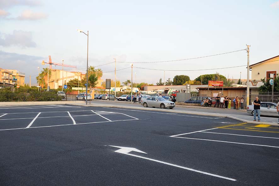   Ostaglio - Fuorni: il Sindaco De Luca inaugura il nuovo arredo urbano e i nuovi parcheggi. 18 settembre 2009
