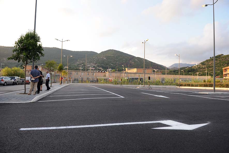   Ostaglio - Fuorni: il Sindaco De Luca inaugura il nuovo arredo urbano e i nuovi parcheggi. 18 settembre 2009

