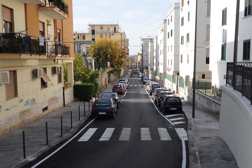  Torrione: il nuovo parcheggio in via O. De Sica e la rampa di collegamento via De Sica-via Felline. L'inaugurazione con il Sindaco De Luca. 18 novembre 2009
