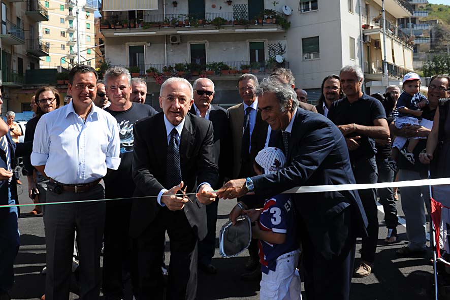   Torrione, Il Sindaco Vincenzo De Luca inaugura il nuovo parcheggio di Via Carella. Salerno, 28 Luglio 2010
