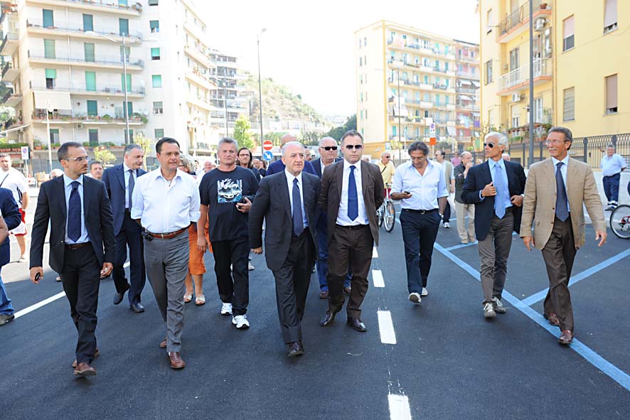   Torrione, Il Sindaco Vincenzo De Luca inaugura il nuovo parcheggio di Via Carella. Salerno, 28 Luglio 2010
