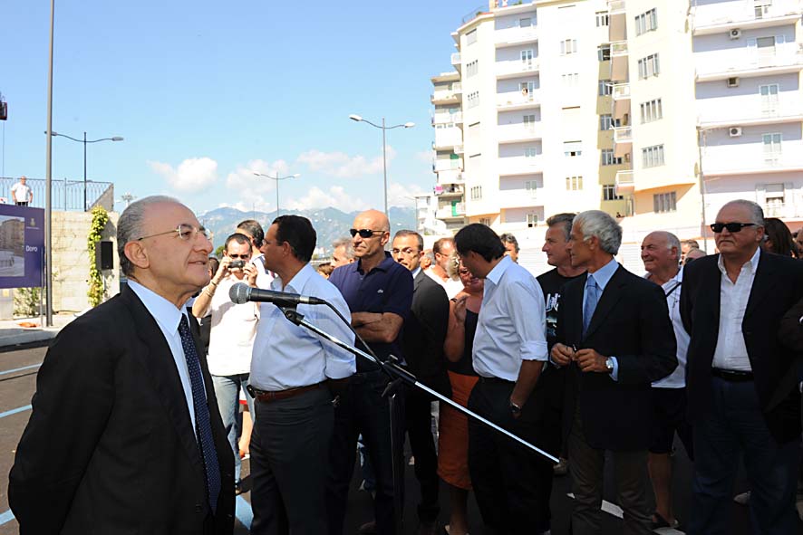   Torrione, Il Sindaco Vincenzo De Luca inaugura il nuovo parcheggio di Via Carella. Salerno, 28 Luglio 2010
