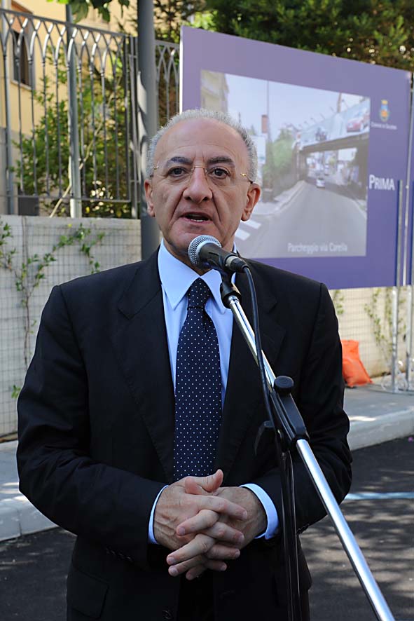   Torrione, Il Sindaco Vincenzo De Luca inaugura il nuovo parcheggio di Via Carella. Salerno, 28 Luglio 2010
