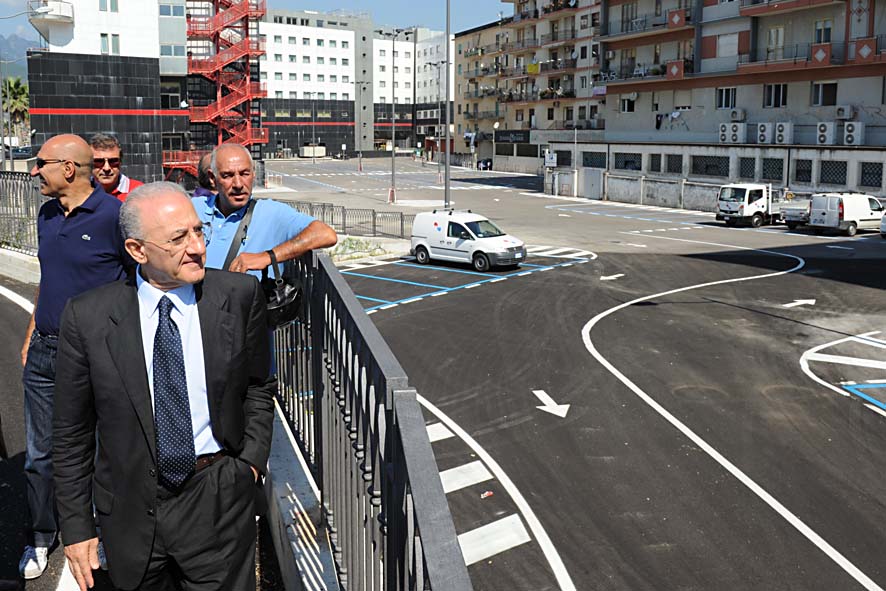   Torrione, Il Sindaco Vincenzo De Luca inaugura il nuovo parcheggio di Via Carella. Salerno, 28 Luglio 2010
