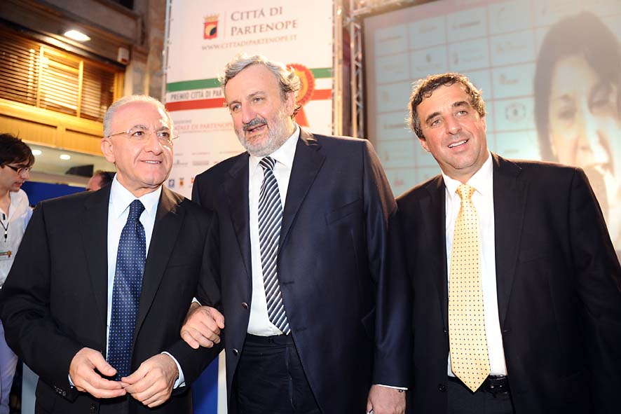   Assegnato al Sindaco di Salerno Vincenzo De Luca il Premio Citta' di Partenope. Napoli, 30 giugno 2011
