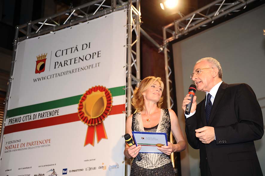   Assegnato al Sindaco di Salerno Vincenzo De Luca il Premio Citta' di Partenope. Napoli, 30 giugno 2011

