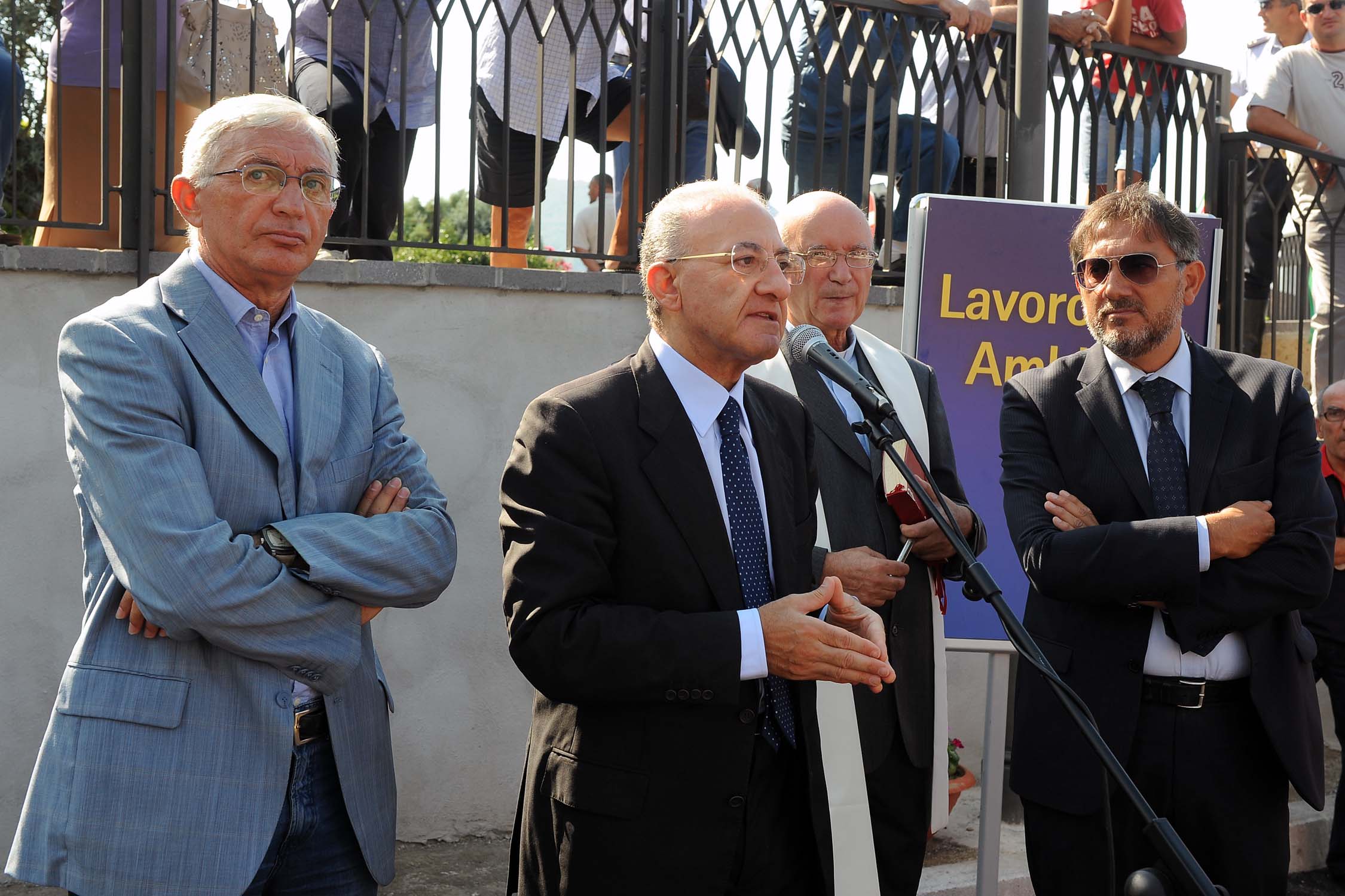   Il Sindaco Vincenzo De Luca inaugura il parcheggio di Pastorano. Salerno, 6 settembre 2010
