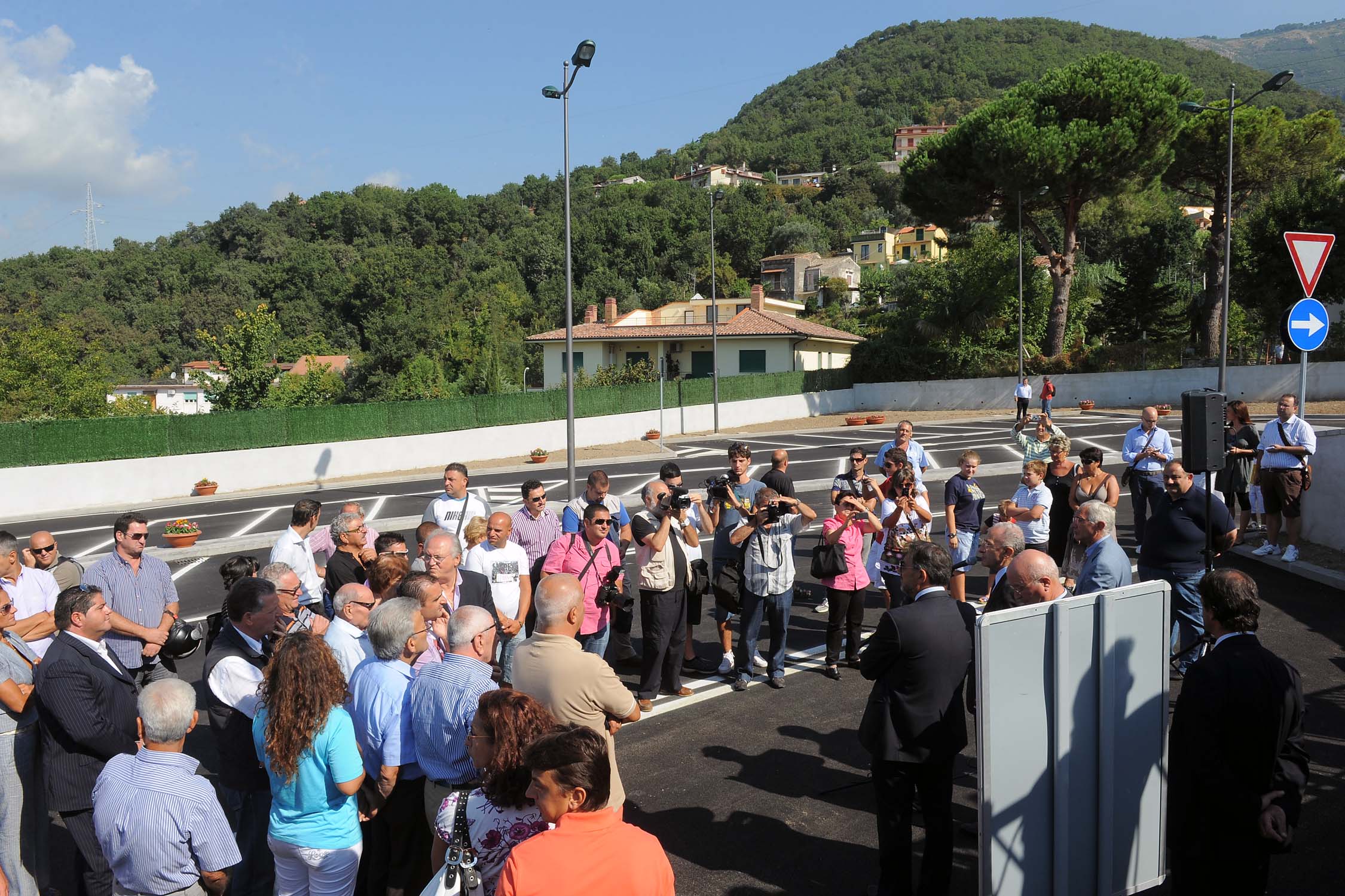   Il Sindaco Vincenzo De Luca inaugura il parcheggio di Pastorano. Salerno, 6 settembre 2010
