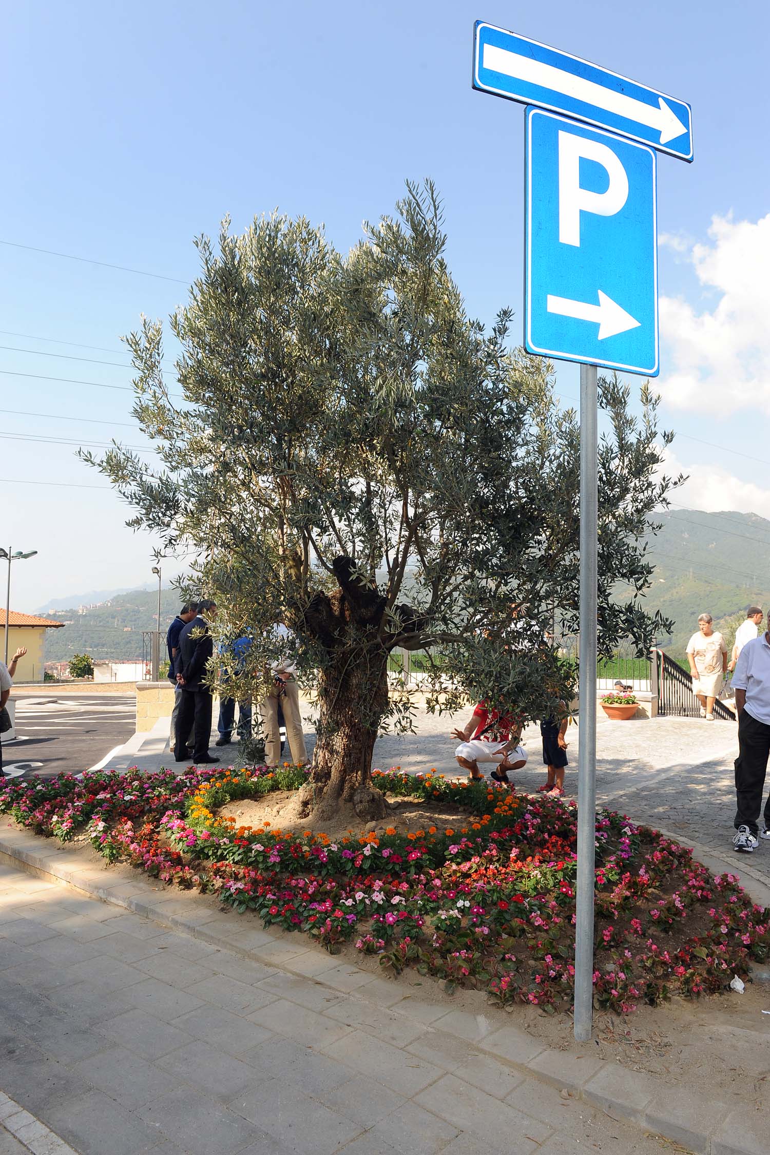   Il Sindaco Vincenzo De Luca inaugura il parcheggio di Pastorano. Salerno, 6 settembre 2010
