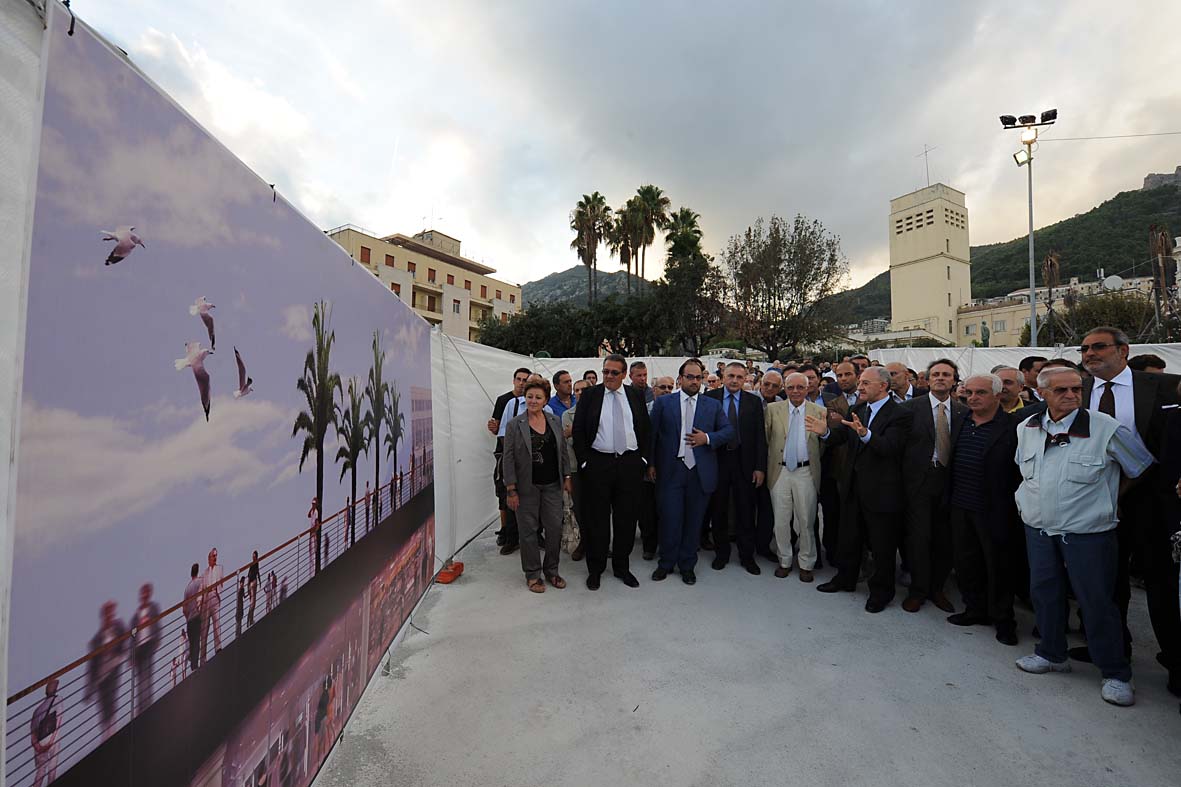   Piazza della Liberta': visita al cantiere e inaugurazione dei primi parcheggi. Salerno, 17 settembre 2010

