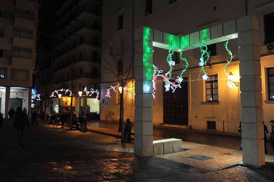   Il Sindaco De Luca inaugura il nuovo arredo urbano ed illuminazione artistica del Centro Storico. 19 novembre 2009
