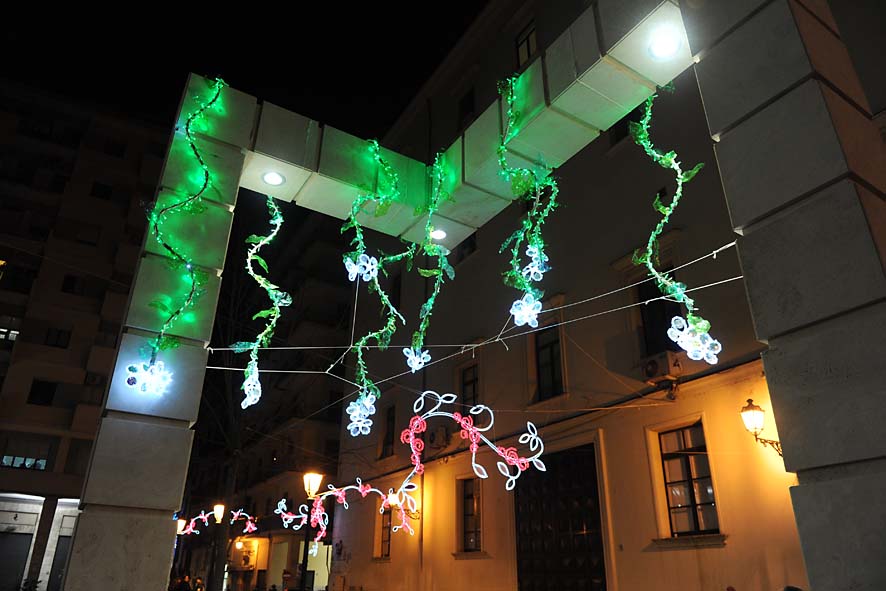   Il Sindaco De Luca inaugura il nuovo arredo urbano ed illuminazione artistica del Centro Storico. 19 novembre 2009
