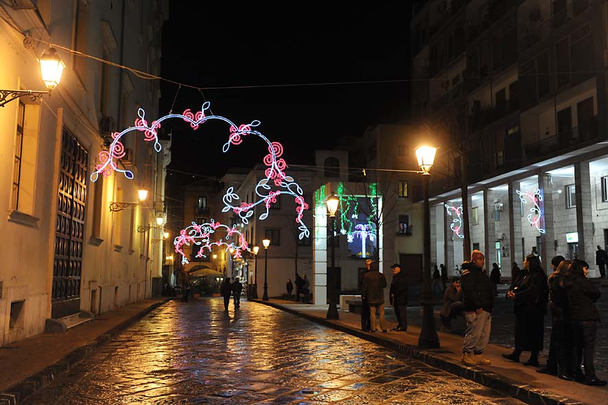   Il Sindaco De Luca inaugura il nuovo arredo urbano ed illuminazione artistica del Centro Storico. 19 novembre 2009
