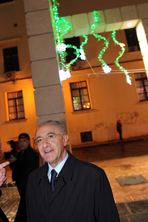   Il Sindaco De Luca inaugura il nuovo arredo urbano ed illuminazione artistica del Centro Storico. 19 novembre 2009
