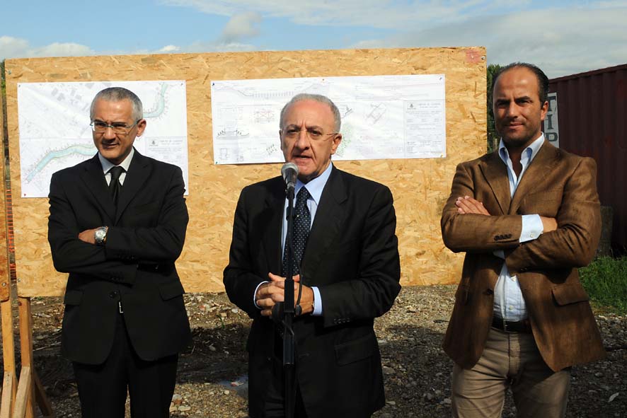   Messa in sicurezza del tratto vallivo finale del fiume Picentino. L'inizio dei lavori con il Sindaco De Luca. 27 settembre 2010
