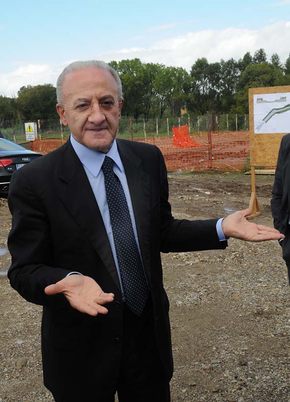   Messa in sicurezza del tratto vallivo finale del fiume Picentino. L'inizio dei lavori con il Sindaco De Luca. 27 settembre 2010
