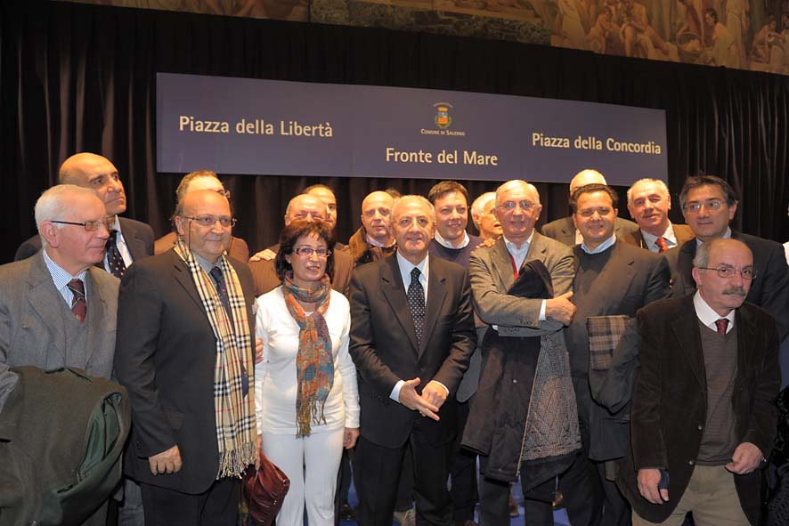   Il Sindaco De Luca presenta il plastico del fronte del mare da piazza della Liberta' a piazza della Concordia. Palazzo di Citta', sabato 12 dicembre 2009
