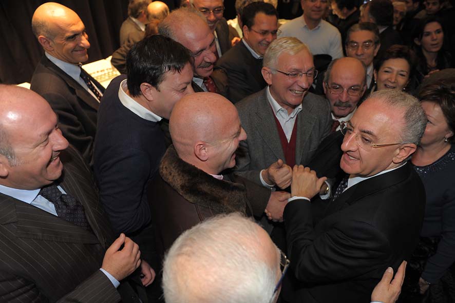   Il Sindaco De Luca presenta il plastico del fronte del mare da piazza della Liberta' a piazza della Concordia. Palazzo di Citta', sabato 12 dicembre 2009
