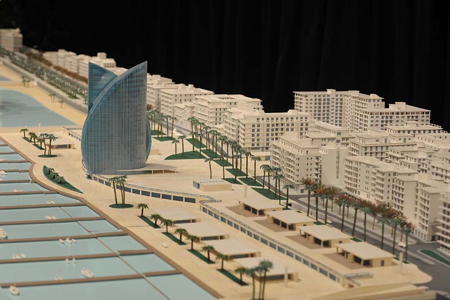   Il Sindaco De Luca presenta il plastico del fronte del mare da piazza della Liberta' a piazza della Concordia. Palazzo di Citta', sabato 12 dicembre 2009
