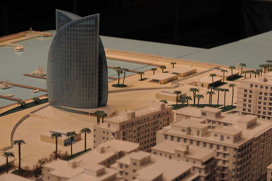   Il Sindaco De Luca presenta il plastico del fronte del mare da piazza della Liberta' a piazza della Concordia. Palazzo di Citta', sabato 12 dicembre 2009
