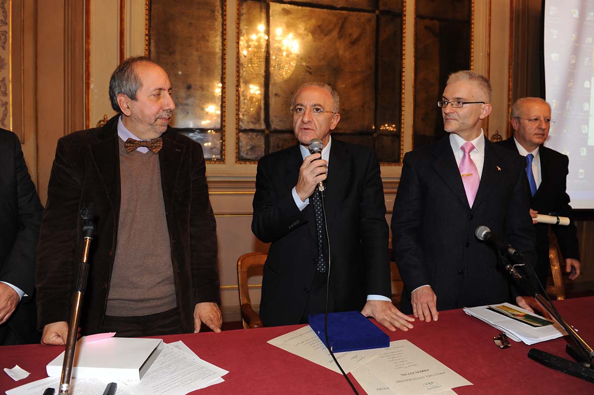   Assegnato al Sindaco di Salerno Vincenzo De Luca il premio Amico del Consumatore del CODACONS. Napoli, 14 novembre 2009
