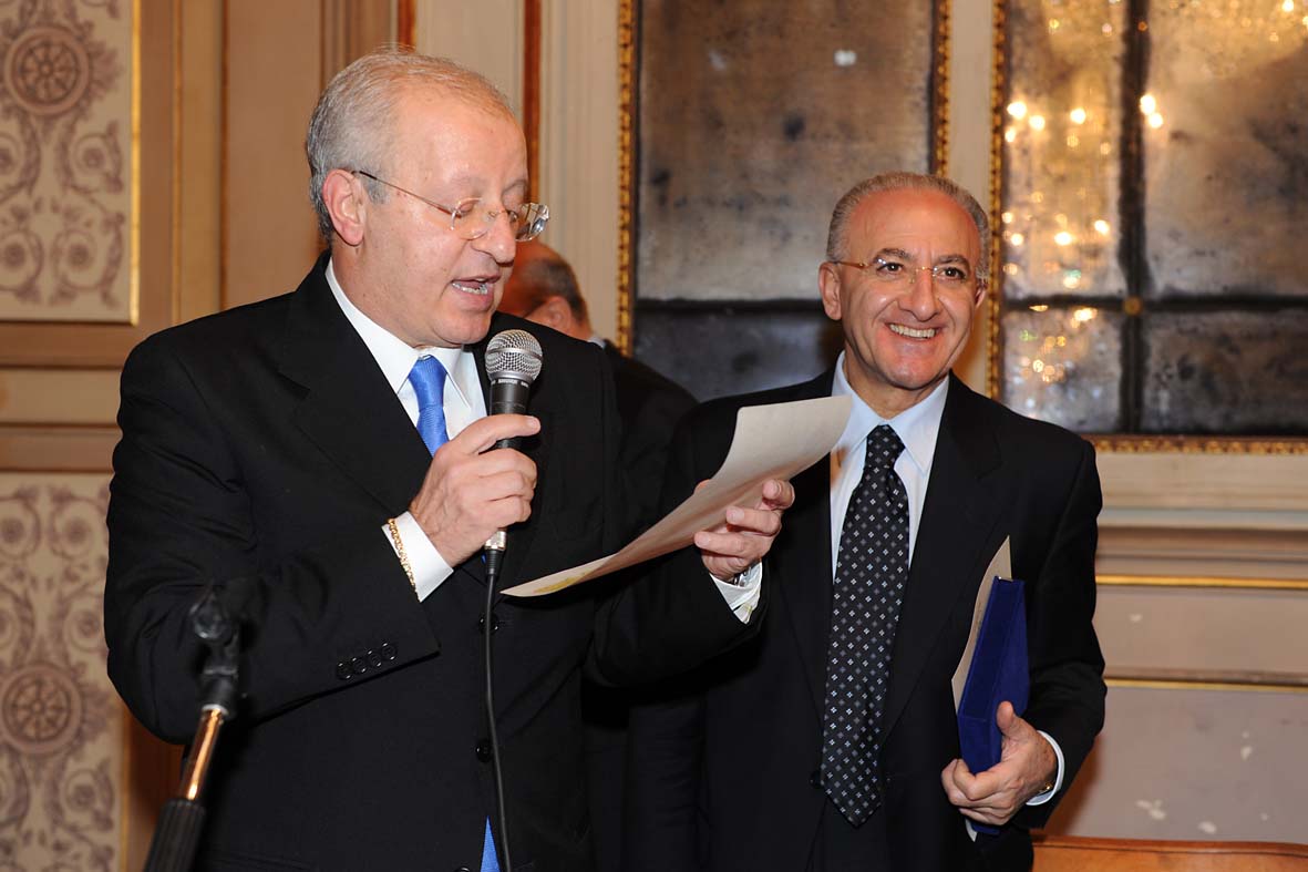   Assegnato al Sindaco di Salerno Vincenzo De Luca il premio Amico del Consumatore del CODACONS. Napoli, 14 novembre 2009
