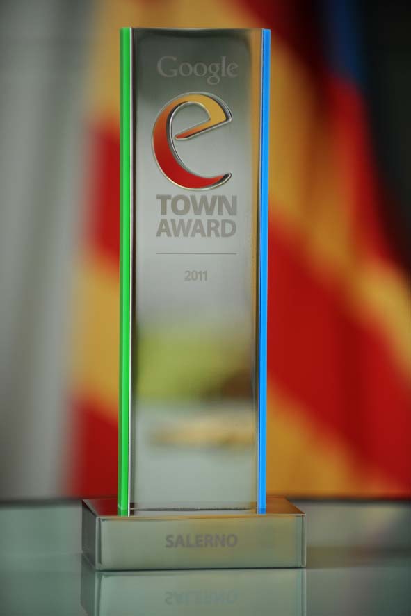   Salerno vince il Google eTowns Award 2011. Novembre 2011 
