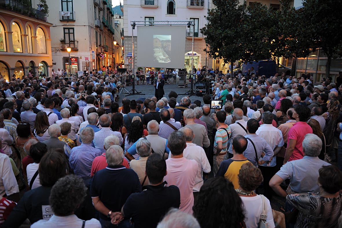   Esposto in Piazza Portanova il nuovo plastico del Crescent e di Piazza della Liberta' 
