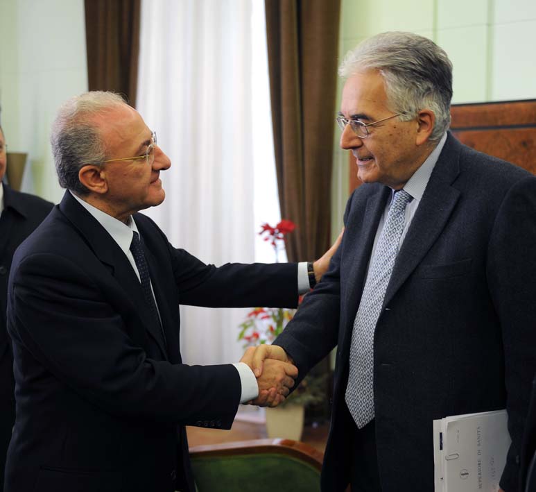   Sottoscrizione Protocollo dintesa tra Fondazione Scuola Medica Salernitana, Universit di Salerno e Istituto Superiore di Sanita'. Comune di Salerno, 7 gennaio 2010
