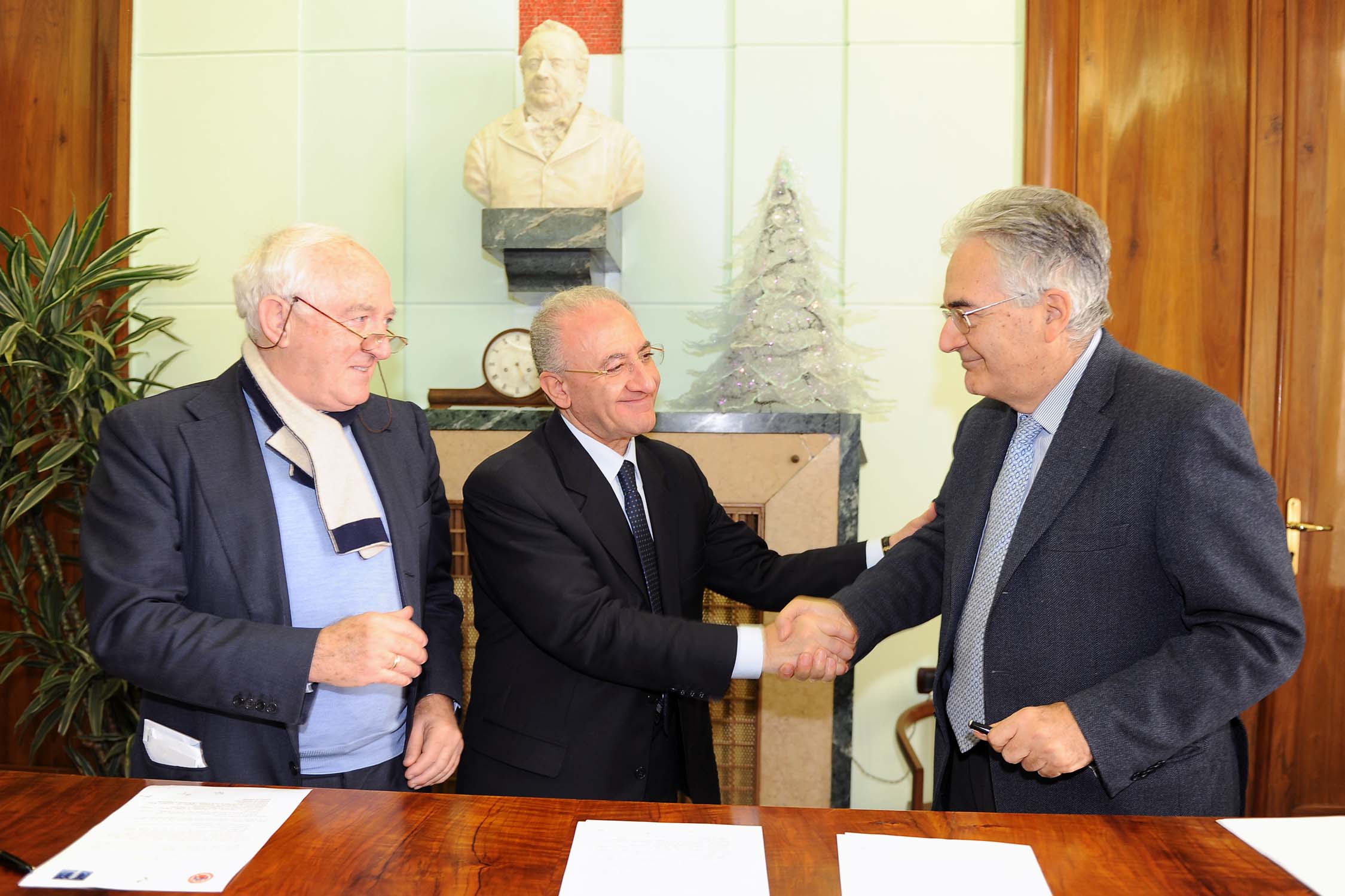   Sottoscrizione Protocollo dintesa tra Fondazione Scuola Medica Salernitana, Universit di Salerno e Istituto Superiore di Sanita'. Comune di Salerno, 7 gennaio 2010
