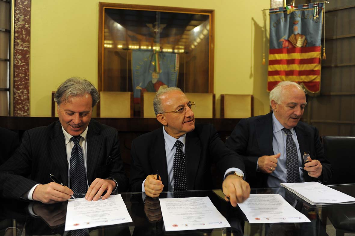   Riqualificazione urbanistica zona Stazione Centrale di Salerno . Firma Protocollo di Intesa Comune - Universita'. Salerno, Palazzo di Citta' 20 aprile 2010
