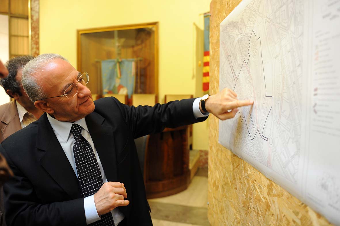   Riqualificazione urbanistica zona Stazione Centrale di Salerno . Firma Protocollo di Intesa Comune - Universita'. Salerno, Palazzo di Citta' 20 aprile 2010
