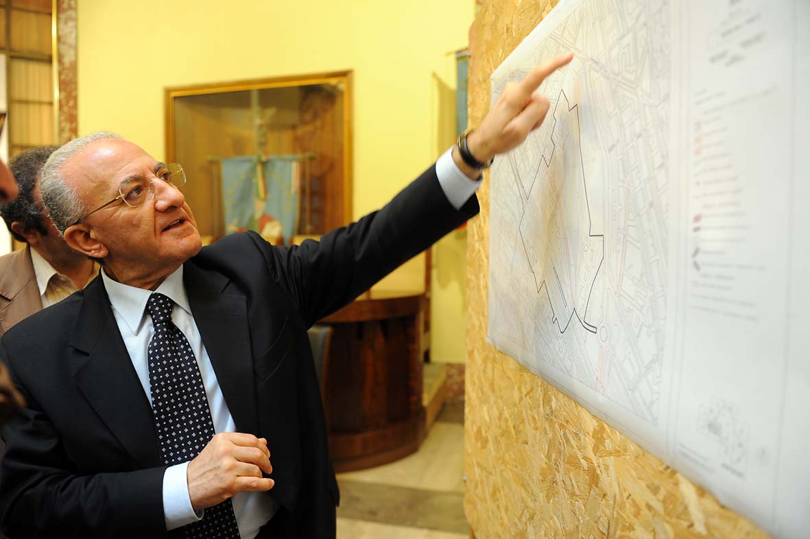   Riqualificazione urbanistica zona Stazione Centrale di Salerno . Firma Protocollo di Intesa Comune - Universita'. Salerno, Palazzo di Citta' 20 aprile 2010
