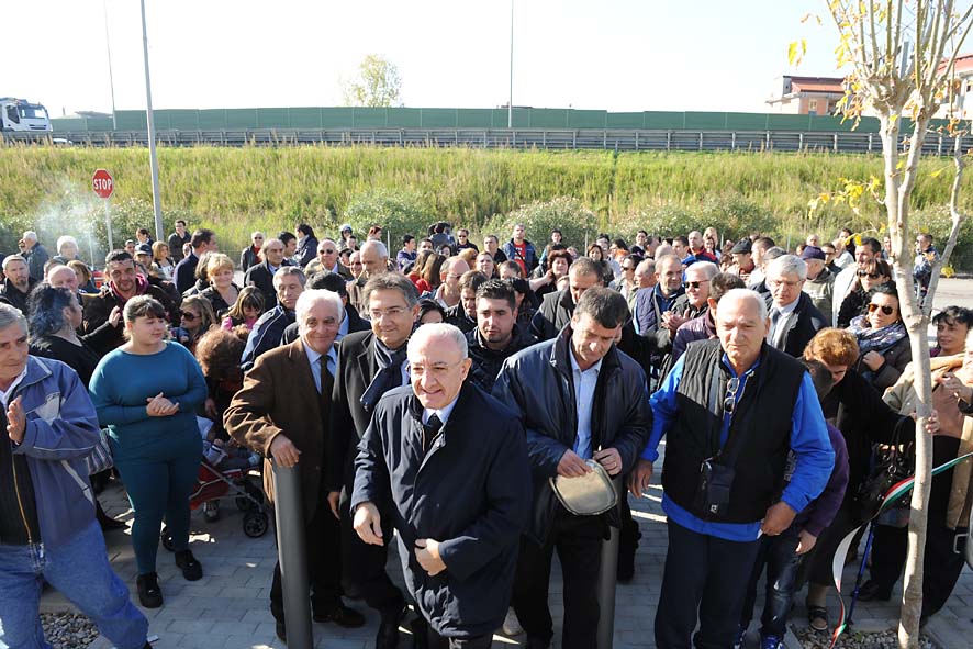   Il Sindaco Vincenzo De Luca consegna 98 alloggi in Via Marchiafava
