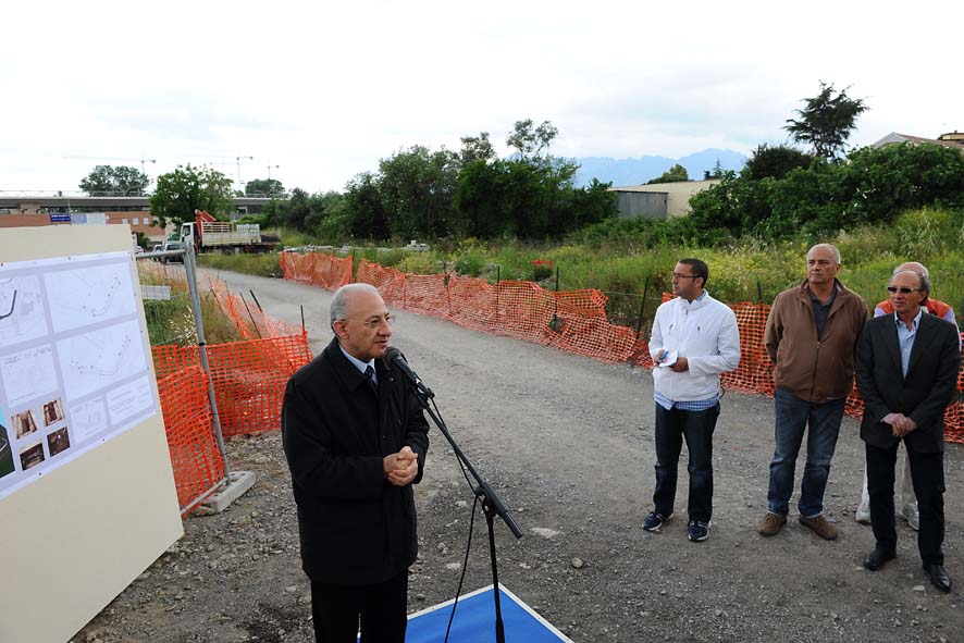   Il Sindaco De Luca ha dato inizio ai lavori per il raddoppio della strada San Leonardo. Salerno, 17 Maggio 2011
