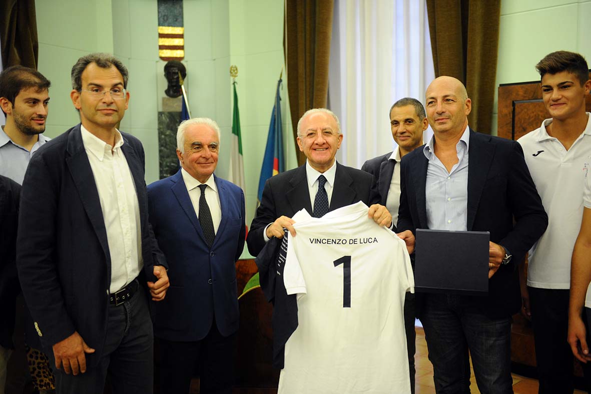   Il Sindaco De Luca riceve gli Under 17 della Rari Nantes Arechi
