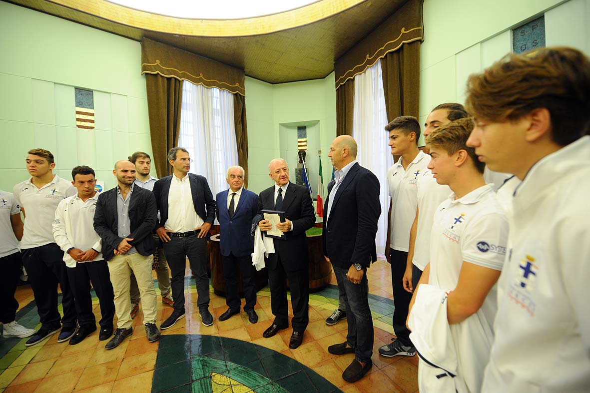   Il Sindaco De Luca riceve gli Under 17 della Rari Nantes Arechi
