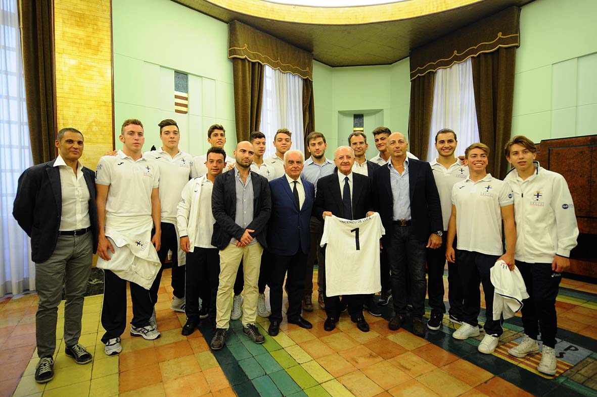   Il Sindaco De Luca riceve gli Under 17 della Rari Nantes Arechi
